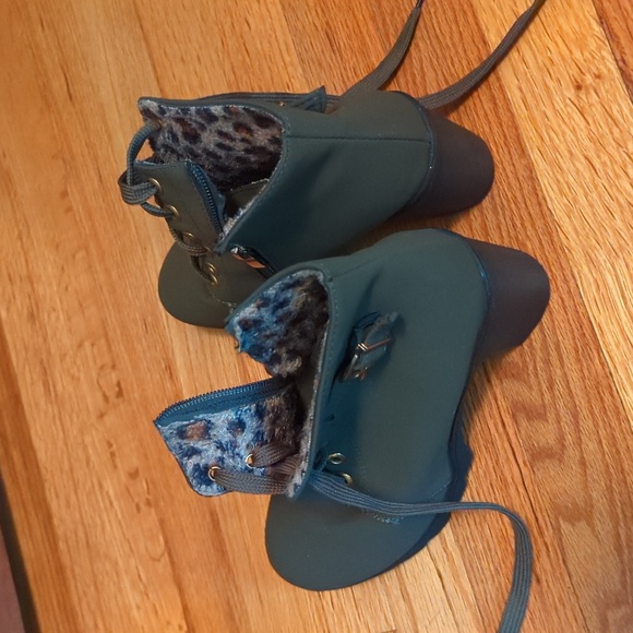 Shoes - Picture 2 of 2